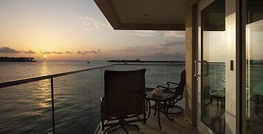 Pier House Resort & Spa