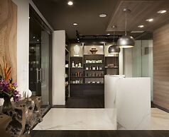 Pier House Resort & Spa