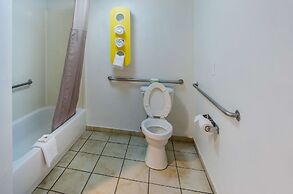 Motel 6 Pooler, GA - Savannah Airport