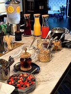 Morrison House Old Town Alexandria, Autograph Collection