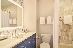 Morrison House Old Town Alexandria, Autograph Collection