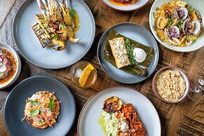 Morrison House Old Town Alexandria, Autograph Collection