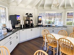 Pea Soup Andersen's Inn