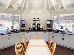 Pea Soup Andersen's Inn