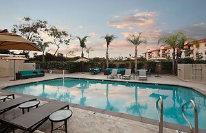 Redondo Beach Hotel, Tapestry Collection by Hilton