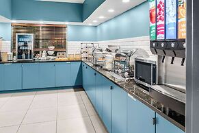 Country Inn & Suites by Radisson, Brookings, SD