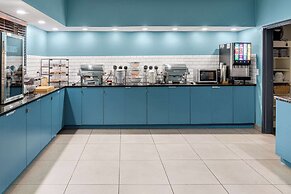 Country Inn & Suites by Radisson, Brookings, SD