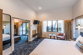 Chateau on the Park - Christchurch, a DoubleTree by Hilton