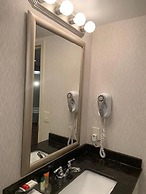 Ramada by Wyndham Niagara Falls/Fallsview