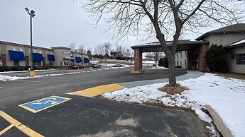 AmericInn by Wyndham Reedsburg