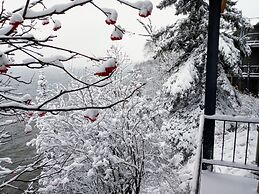 The Cliff Dweller on Lake Superior