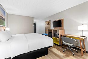 Days Inn by Wyndham Liberty