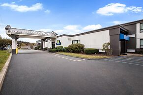 Days Inn by Wyndham Liberty