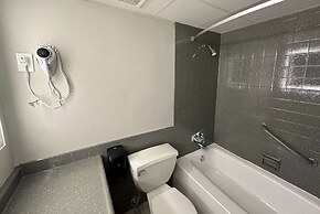 Days Inn by Wyndham Liberty