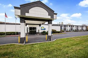 Days Inn by Wyndham Liberty