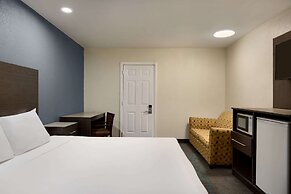 Days Inn by Wyndham Lawton