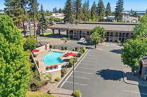 Red Lion Inn & Suites Deschutes River Bend