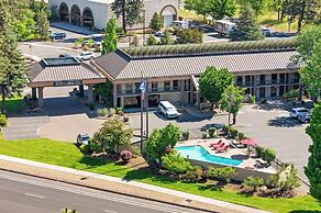 Red Lion Inn & Suites Deschutes River Bend