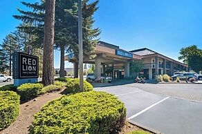Red Lion Inn & Suites Deschutes River Bend