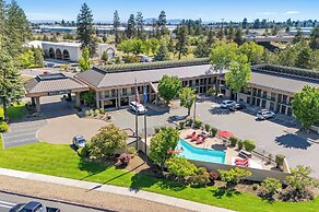 Red Lion Inn & Suites Deschutes River Bend