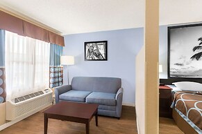 Super 8 by Wyndham Ellenton Bradenton Area