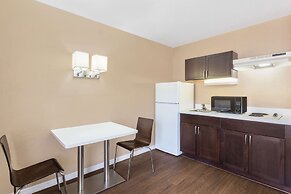 Super 8 by Wyndham Ellenton Bradenton Area