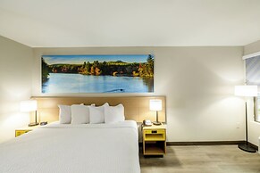 Days Inn & Suites by Wyndham Bossier City/Casino Area