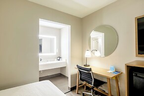 Days Inn & Suites by Wyndham Bossier City/Casino Area