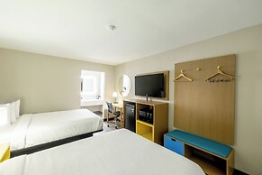 Days Inn & Suites by Wyndham Bossier City/Casino Area