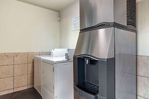 Econo Lodge Portland Airport