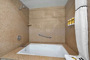 Best Western Plus Newport Mesa Inn
