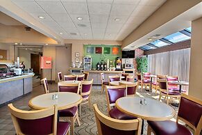 Comfort Inn & Suites Madison - Airport