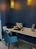 Comfort Inn & Suites Madison - Airport