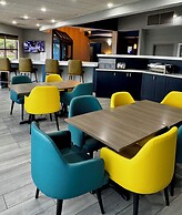 Comfort Inn & Suites Madison - Airport