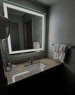 Comfort Inn & Suites Madison - Airport