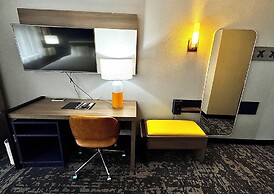 Comfort Inn & Suites Madison - Airport