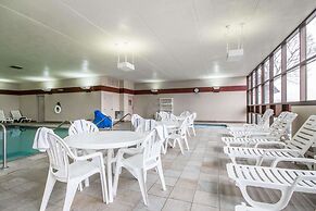 Comfort Inn & Suites Madison - Airport