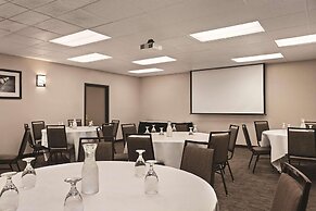 Country Inn & Suites by Radisson, Woodbury, MN