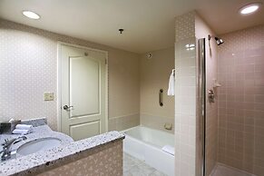 Hilton Chicago/Oak Brook Suites