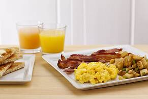 Holiday Inn Hotel & Suites Atlanta Airport-North by IHG