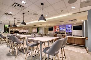 Holiday Inn Hotel & Suites Atlanta Airport-North by IHG