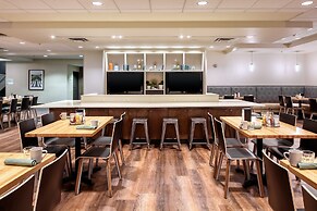 Holiday Inn Hotel & Suites Atlanta Airport-North by IHG