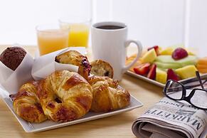 Holiday Inn Hotel & Suites Atlanta Airport-North by IHG