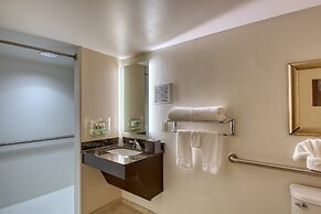 Holiday Inn Hotel & Suites Atlanta Airport-North by IHG