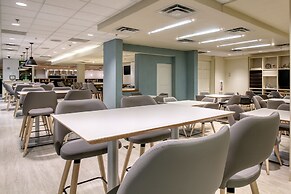 Holiday Inn Hotel & Suites Atlanta Airport-North by IHG