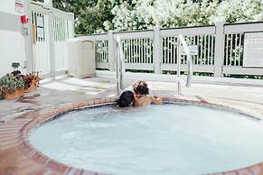 Vinland Hotel and Lounge