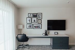 Vinland Hotel and Lounge