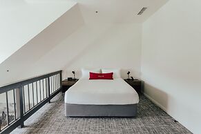 Vinland Hotel and Lounge