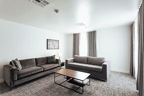 Vinland Hotel and Lounge