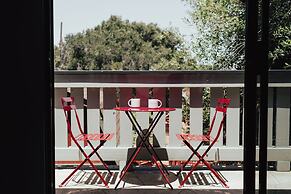 Vinland Hotel and Lounge